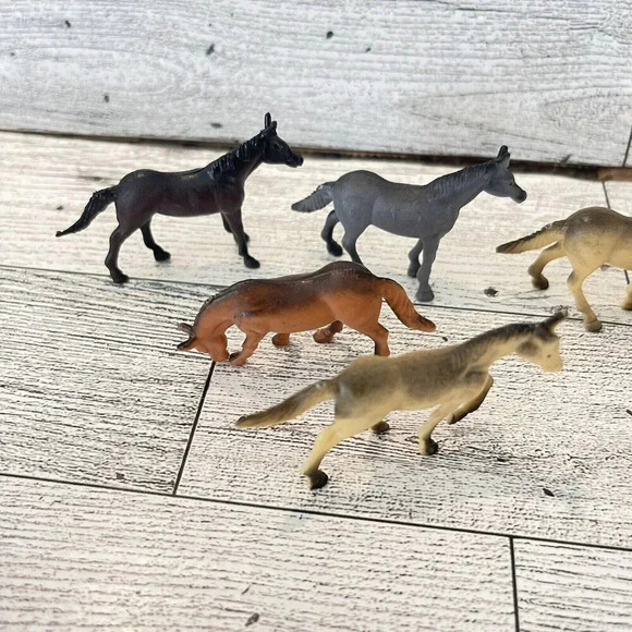 VTG Lot Of 8 Miniature Horse Figurines China Mixed Colors Poses Plastic Lot #1 - Picture 2 of 13